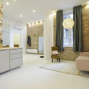 Golden Leaf Appartement