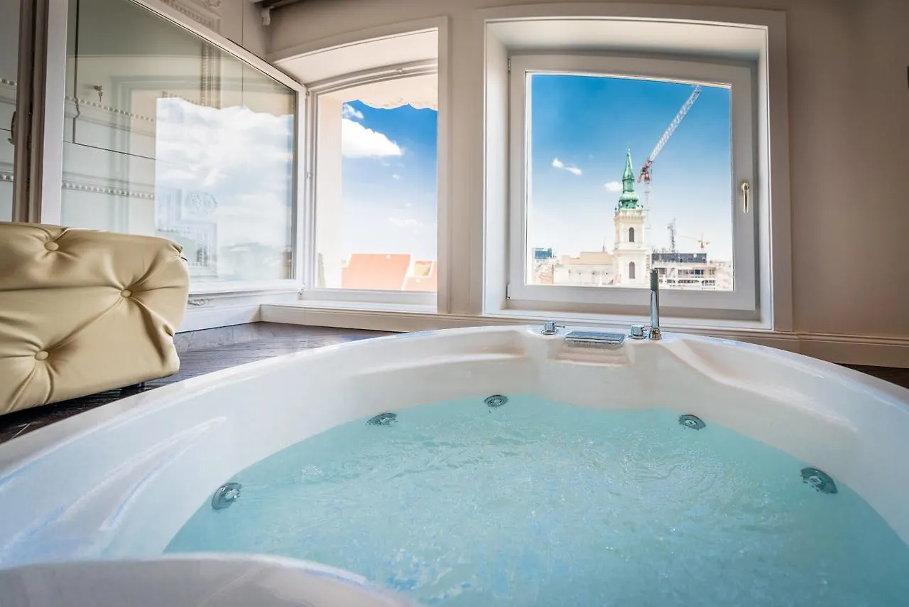 Luxury Suites Down Town Budapest Apartment